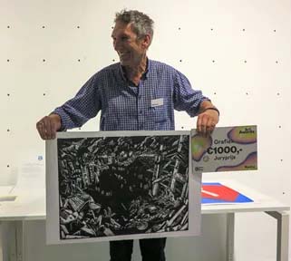 Peter Kooij, winnaar met een linosnede.